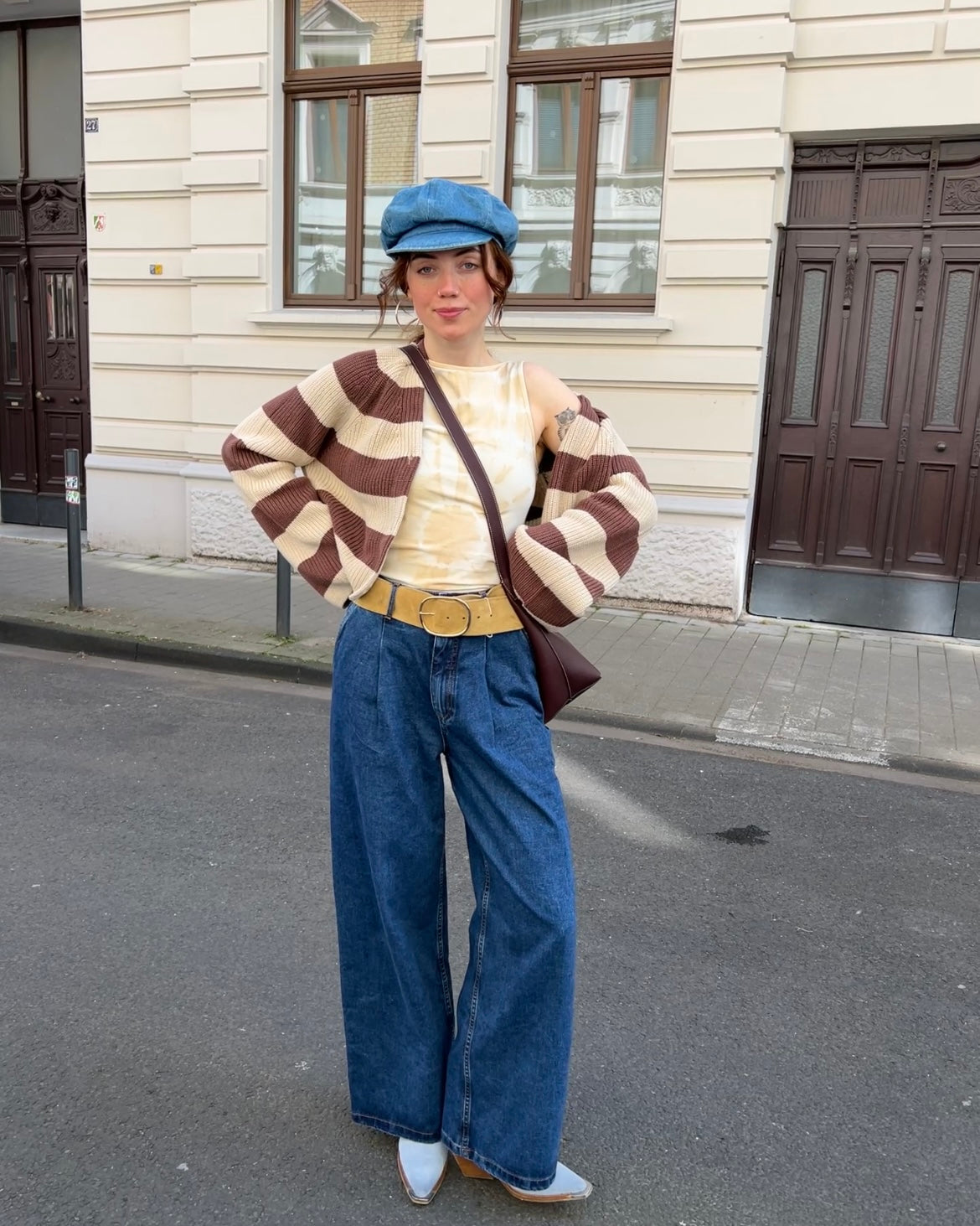 Cole - Wide Leg Denim Jeans in Mid Wash Blue