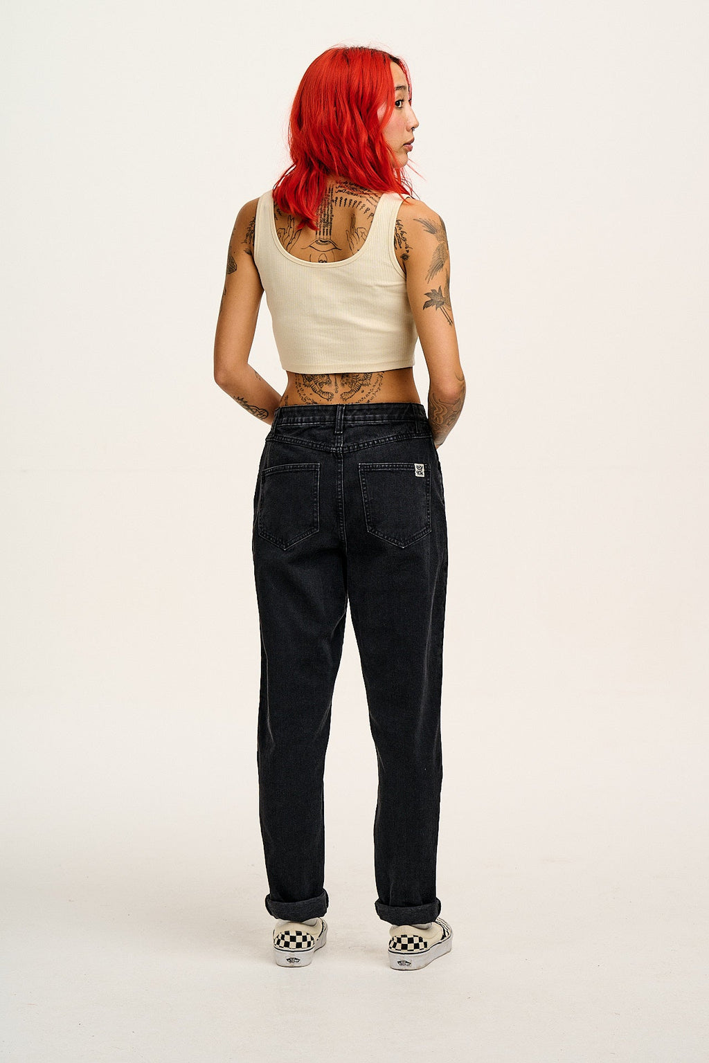 Dana - Mom Denim Jeans in Washed Black
