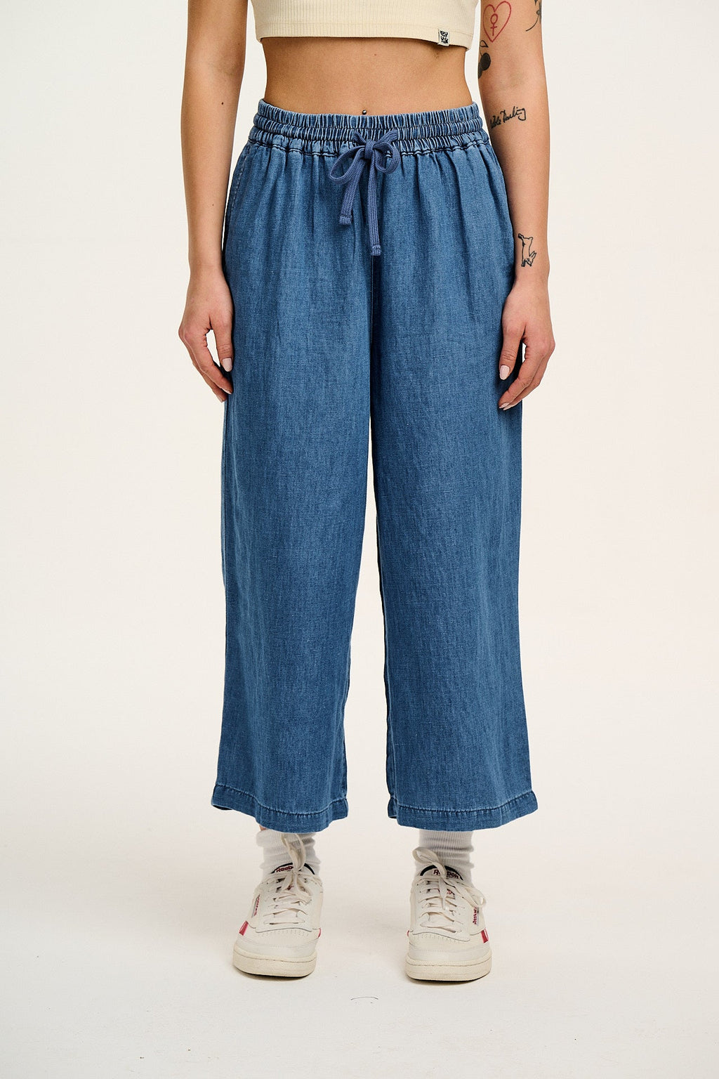 Chuck - Cotton & Hemp Trousers in Mid Wash Blue