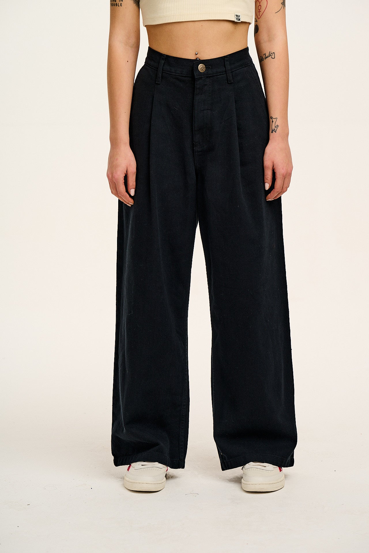Cole - Wide Leg Denim Jeans in Black