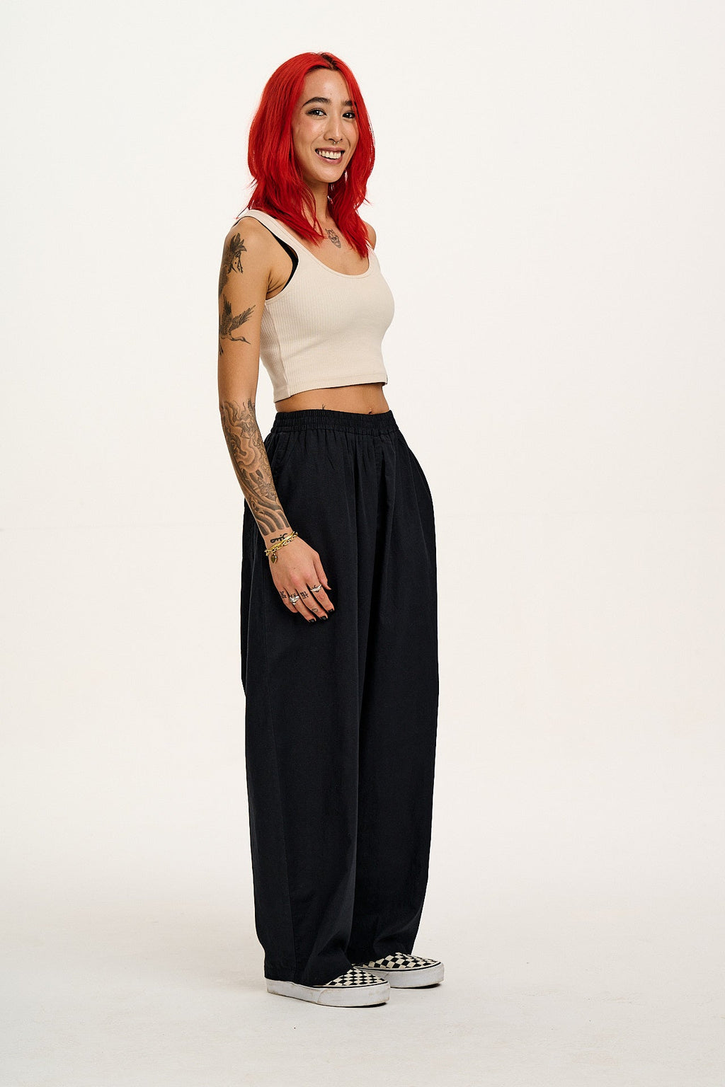 Freddie - Barrel Leg Cotton & Linen Trousers in Black