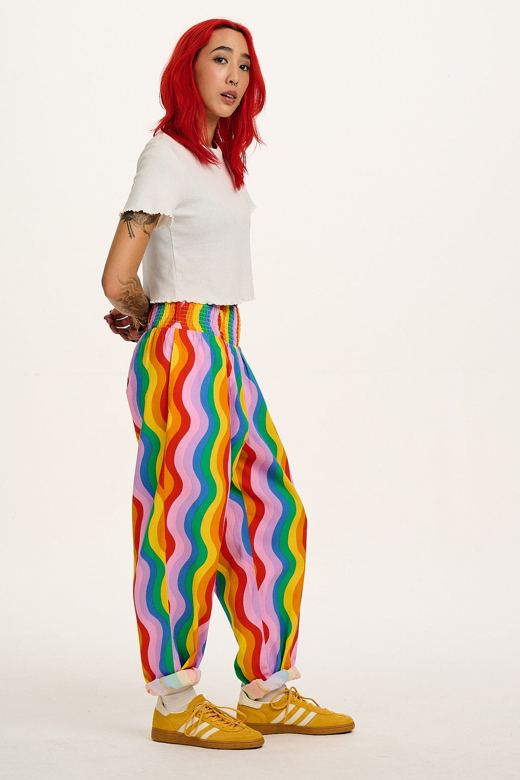 Alexa - Cotton Trousers in Wavy Rainbow Print