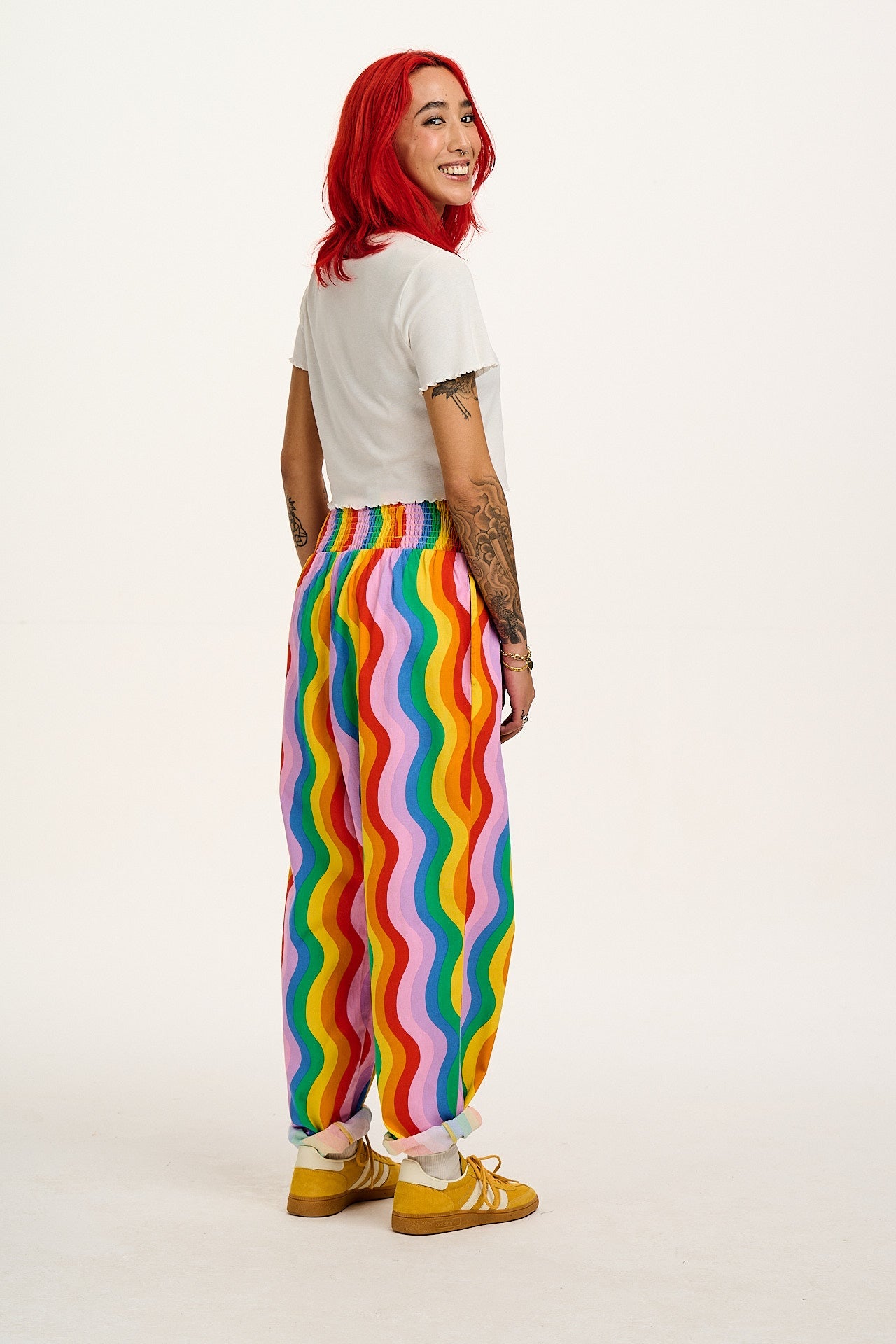 Alexa - Cotton Trousers in Wavy Rainbow Print
