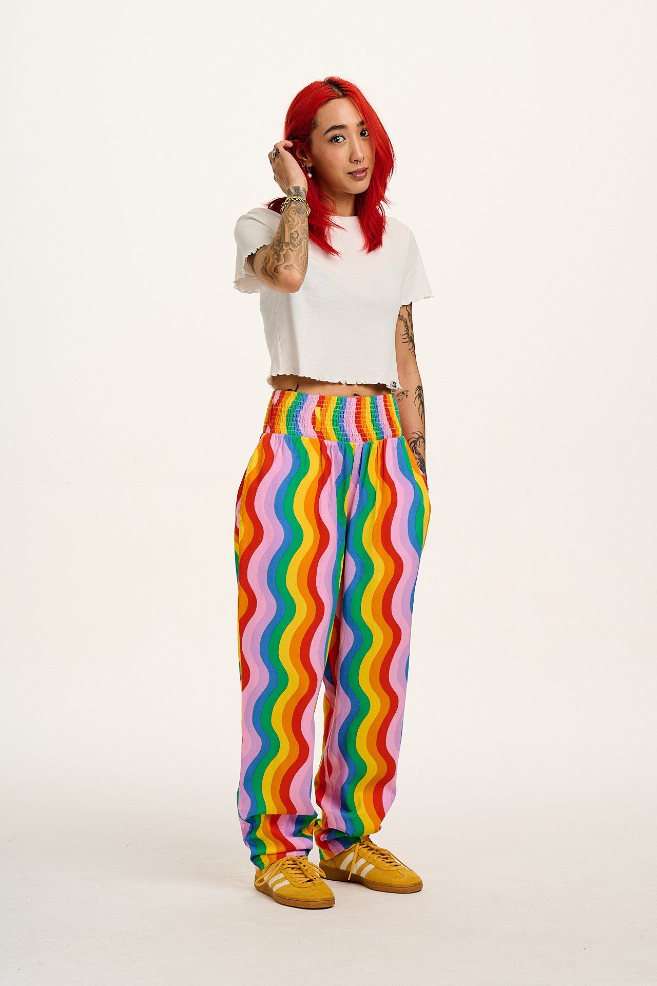 Alexa - Cotton Trousers in Wavy Rainbow Print