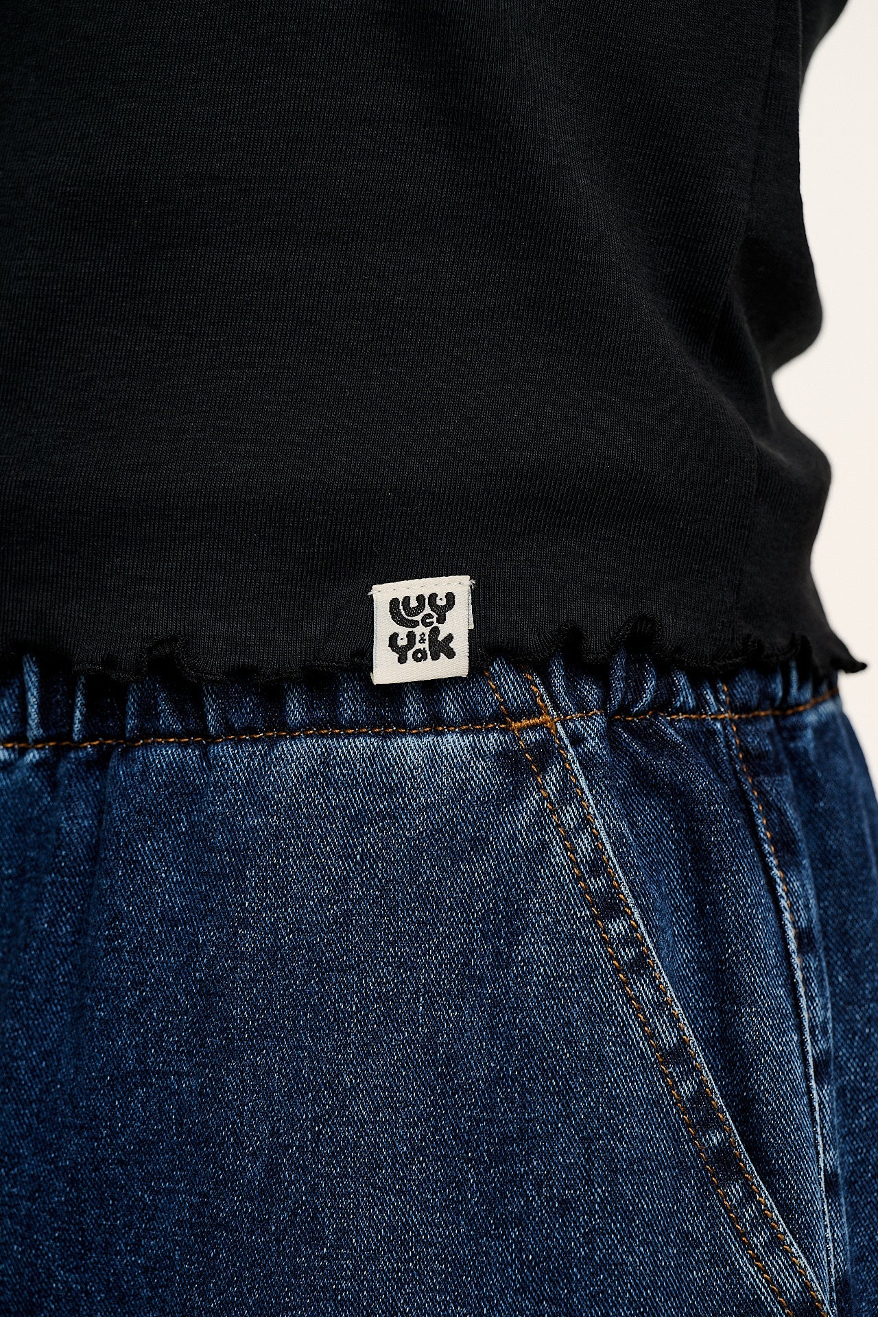 Etta - Sleeveless Cotton Tee in Black