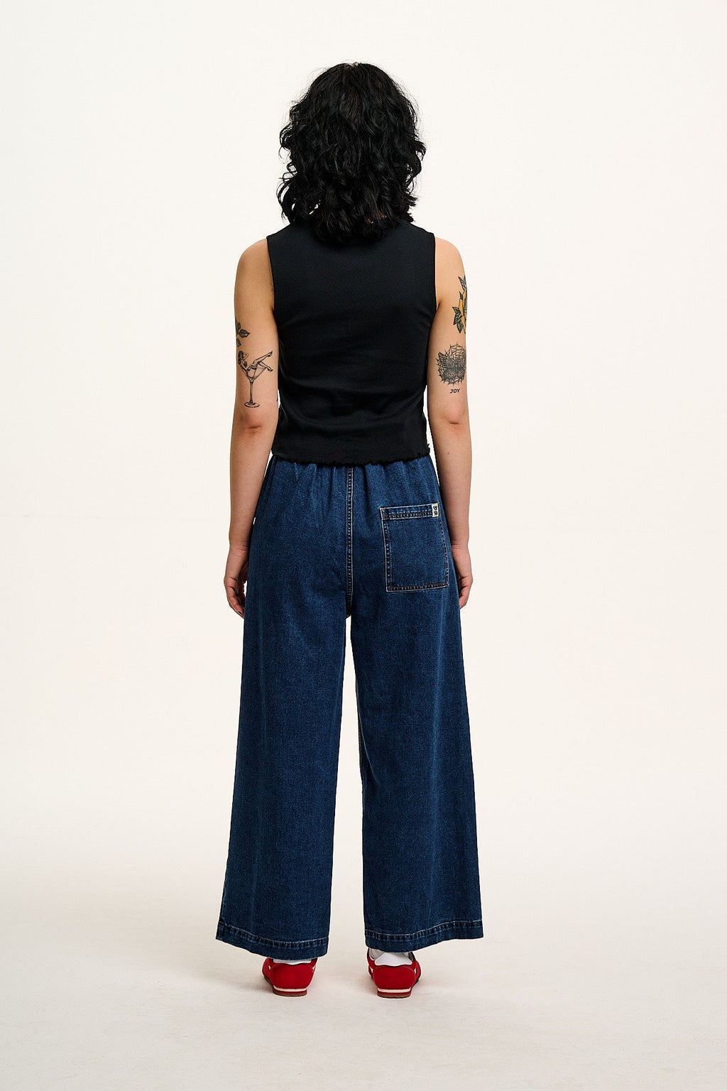 Etta - Sleeveless Cotton Tee in Black