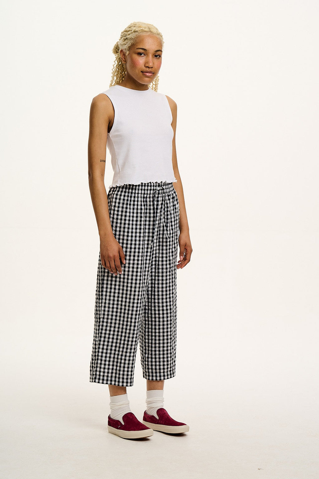 Chuck - Wide Leg Cotton Seersucker Trousers in Black & White Gingham