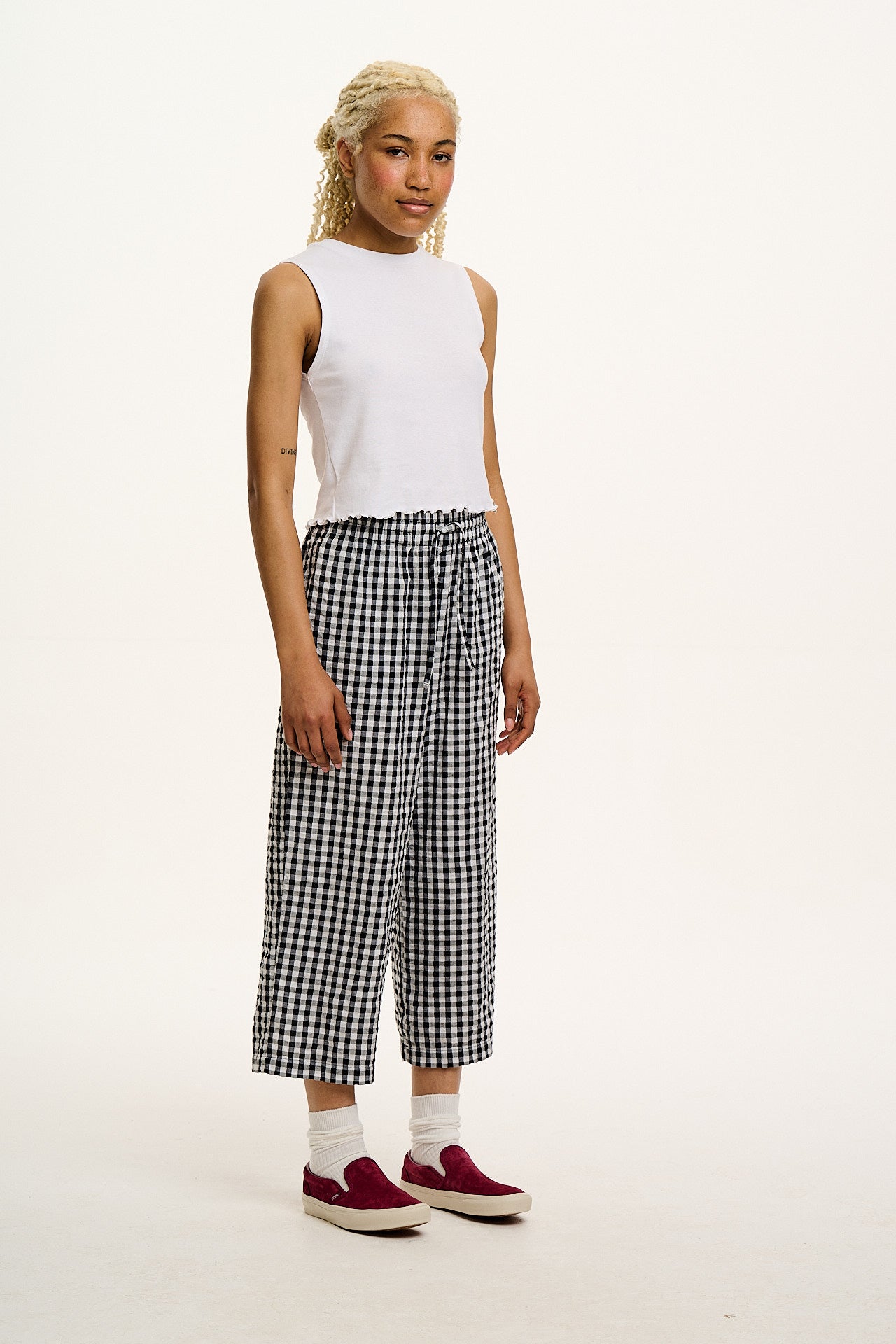 Chuck - Wide Leg Cotton Seersucker Trousers in Black & White Gingham