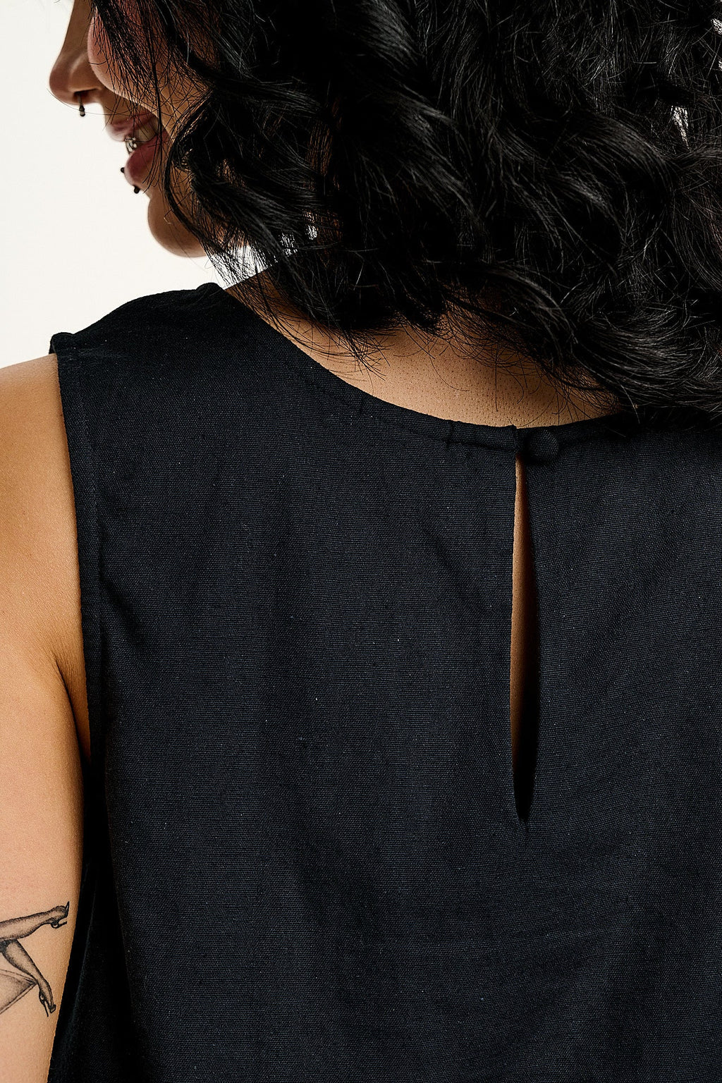 Arden - Cotton & Linen Shell Top in Black