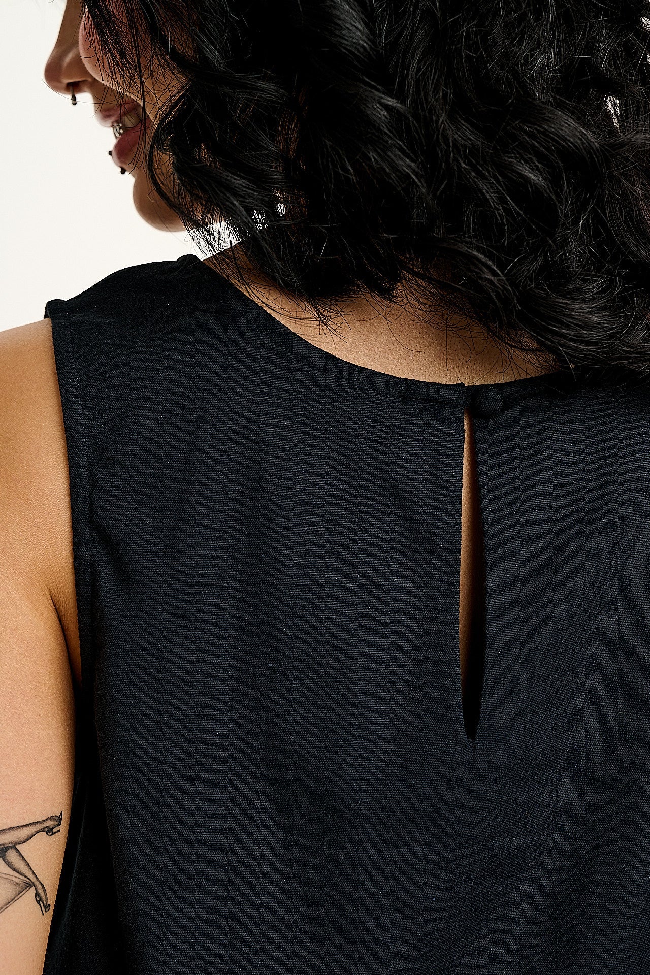 Arden - Cotton & Linen Shell Top in Black