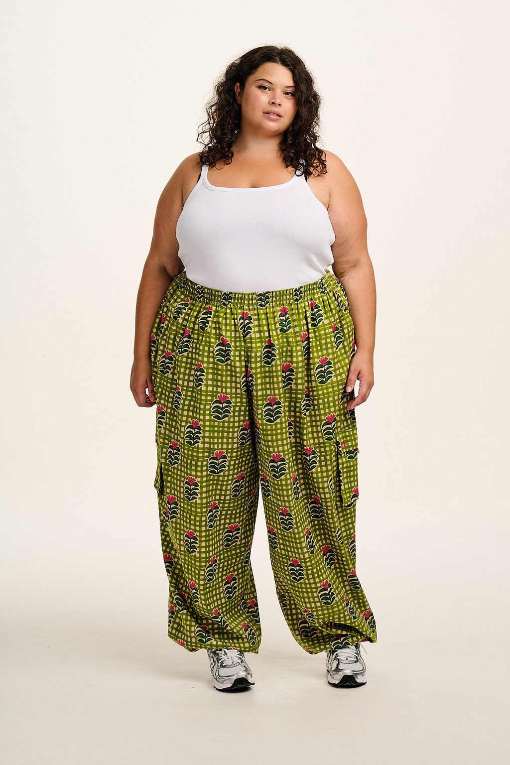 Rumi - Balloon Cotton & Linen Trousers in Blooming Green Checkerboard