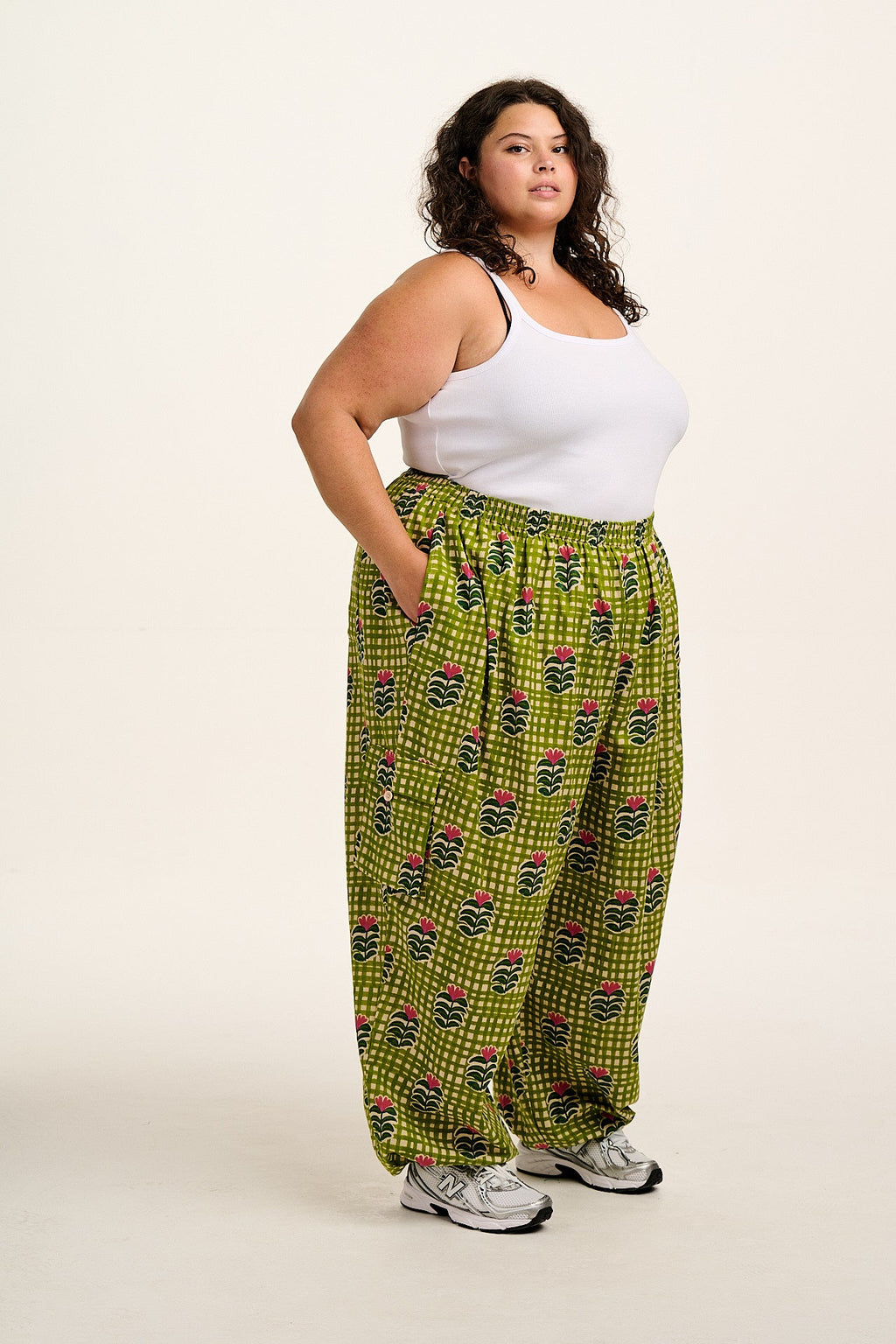 Rumi - Balloon Cotton & Linen Trousers in Blooming Green Checkerboard