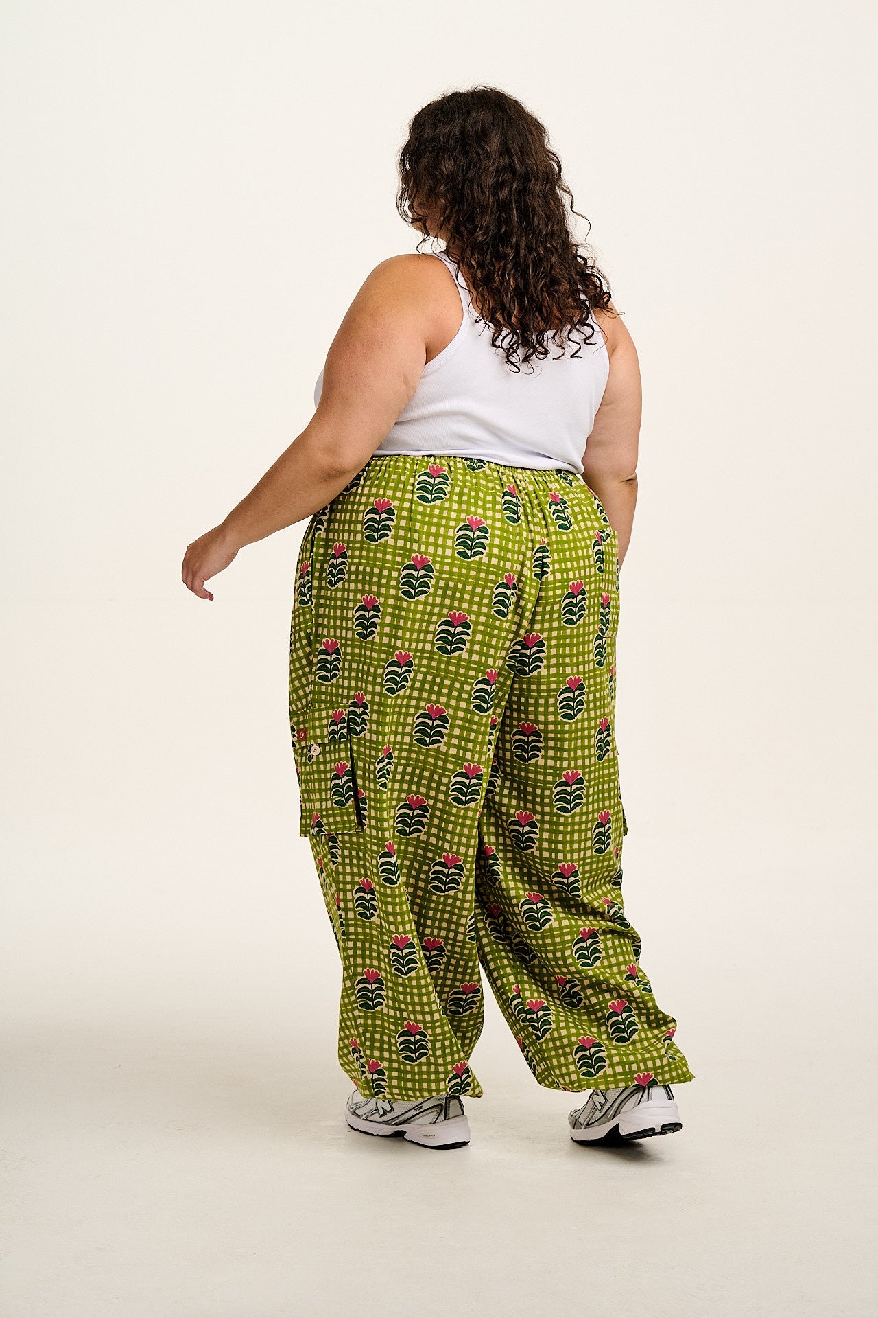 Rumi - Balloon Cotton & Linen Trousers in Blooming Green Checkerboard